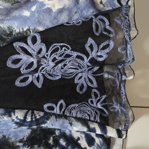 The Pyramid Collection top - Picture 2 of 4